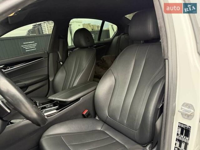 Белый БМВ 5 Серия, объемом двигателя 2 л и пробегом 229 тыс. км за 30000 $, фото 45 на Automoto.ua