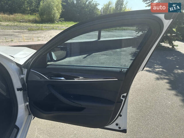 Білий БМВ 5 Серія, об'ємом двигуна 2 л та пробігом 118 тис. км за 28500 $, фото 15 на Automoto.ua