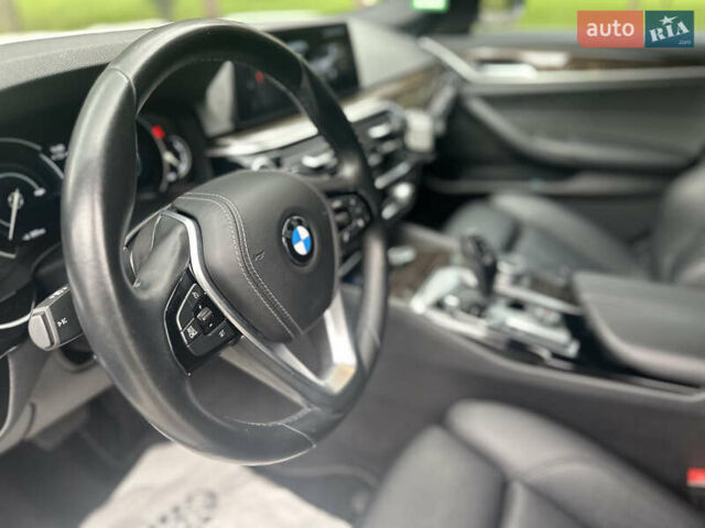 Белый БМВ 5 Серия, объемом двигателя 2 л и пробегом 65 тыс. км за 32500 $, фото 10 на Automoto.ua