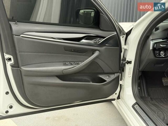 Белый БМВ 5 Серия, объемом двигателя 2 л и пробегом 229 тыс. км за 30000 $, фото 36 на Automoto.ua