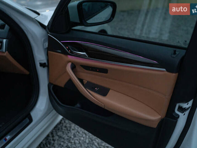 Белый БМВ 5 Серия, объемом двигателя 2 л и пробегом 105 тыс. км за 31900 $, фото 42 на Automoto.ua