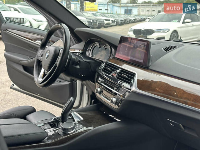 Белый БМВ 5 Серия, объемом двигателя 3 л и пробегом 99 тыс. км за 33500 $, фото 24 на Automoto.ua