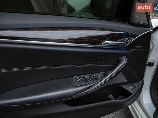 Белый БМВ 5 Серия, объемом двигателя 3 л и пробегом 101 тыс. км за 36500 $, фото 16 на Automoto.ua