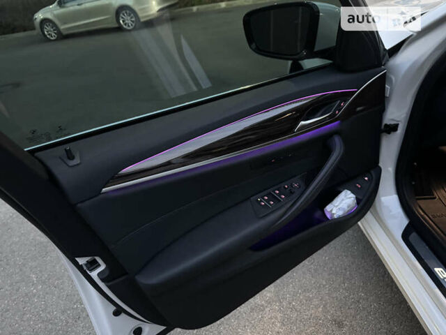 Белый БМВ 5 Серия, объемом двигателя 2 л и пробегом 86 тыс. км за 32000 $, фото 31 на Automoto.ua