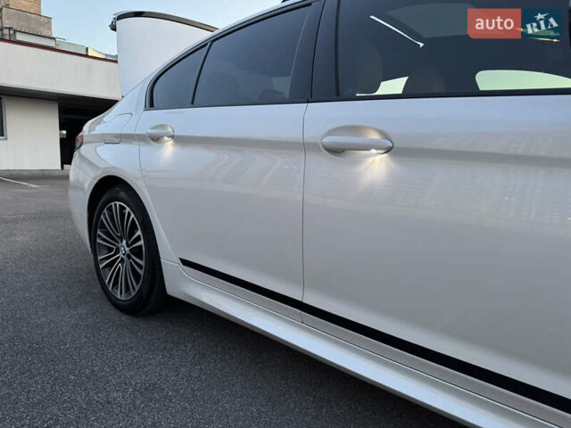 Білий БМВ 5 Серія, об'ємом двигуна 2 л та пробігом 70 тис. км за 29888 $, фото 50 на Automoto.ua