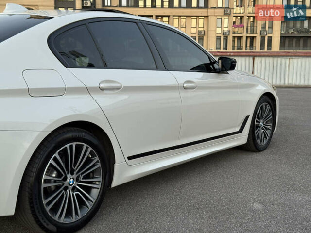 Белый БМВ 5 Серия, объемом двигателя 2 л и пробегом 70 тыс. км за 28888 $, фото 39 на Automoto.ua