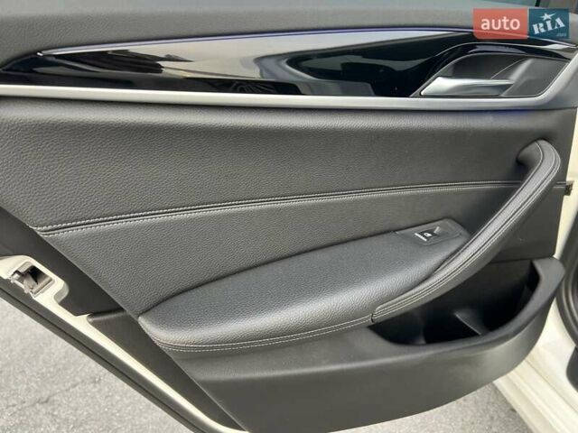 Белый БМВ 5 Серия, объемом двигателя 2 л и пробегом 155 тыс. км за 30499 $, фото 42 на Automoto.ua