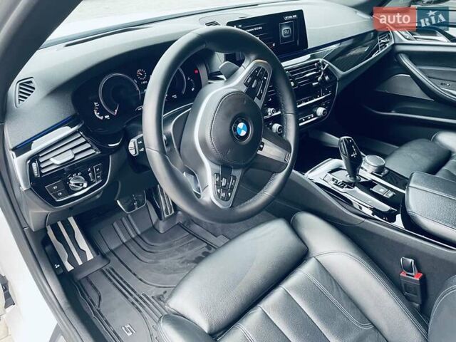 Білий БМВ 5 Серія, об'ємом двигуна 2.99 л та пробігом 121 тис. км за 40000 $, фото 35 на Automoto.ua