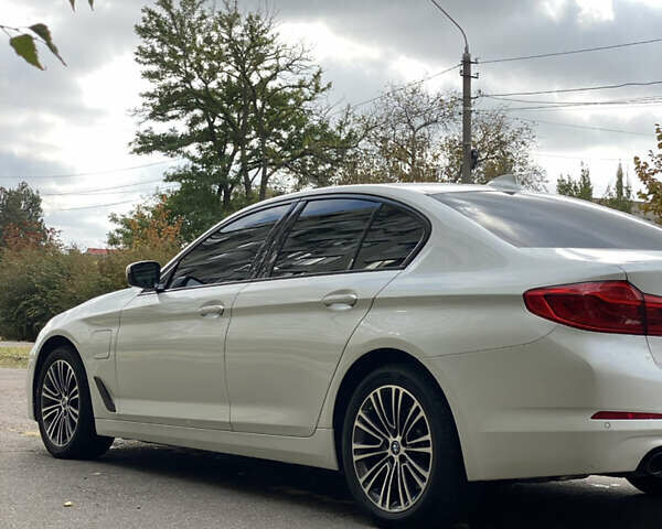 Белый БМВ 5 Серия, объемом двигателя 2 л и пробегом 89 тыс. км за 29500 $, фото 10 на Automoto.ua