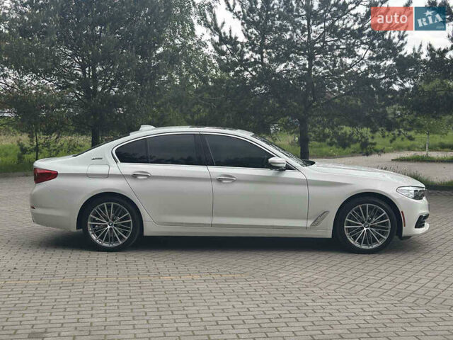 Белый БМВ 5 Серия, объемом двигателя 2 л и пробегом 65 тыс. км за 32500 $, фото 2 на Automoto.ua