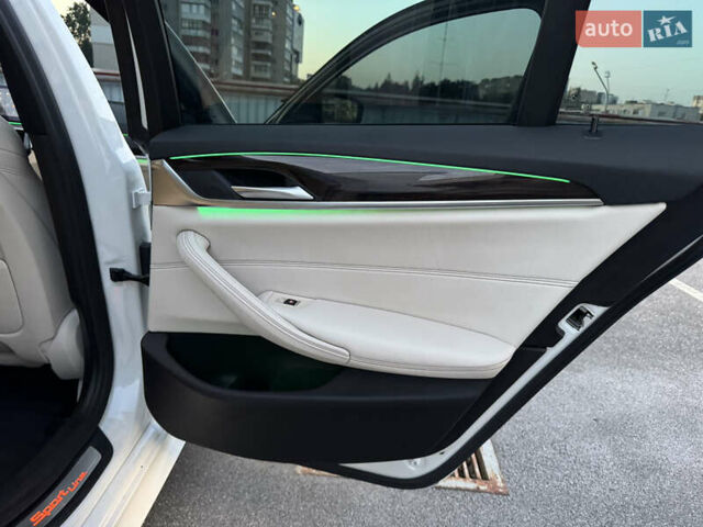 Белый БМВ 5 Серия, объемом двигателя 2 л и пробегом 70 тыс. км за 28888 $, фото 85 на Automoto.ua