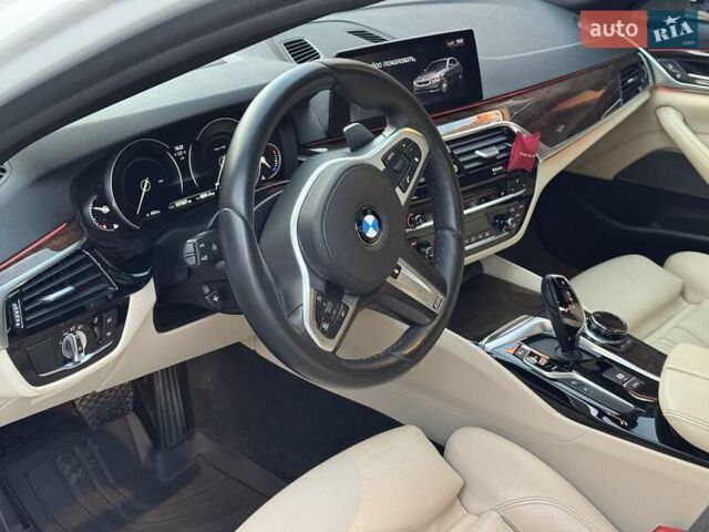 Белый БМВ 5 Серия, объемом двигателя 3 л и пробегом 157 тыс. км за 35499 $, фото 13 на Automoto.ua