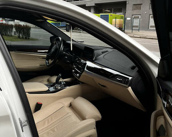 Белый БМВ 5 Серия, объемом двигателя 2 л и пробегом 87 тыс. км за 35900 $, фото 9 на Automoto.ua