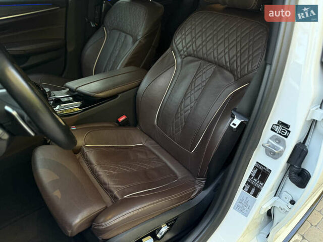 Белый БМВ 5 Серия, объемом двигателя 2 л и пробегом 155 тыс. км за 33000 $, фото 9 на Automoto.ua