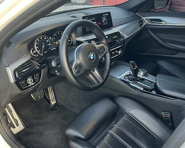 Белый БМВ 5 Серия, объемом двигателя 2 л и пробегом 142 тыс. км за 24900 $, фото 8 на Automoto.ua