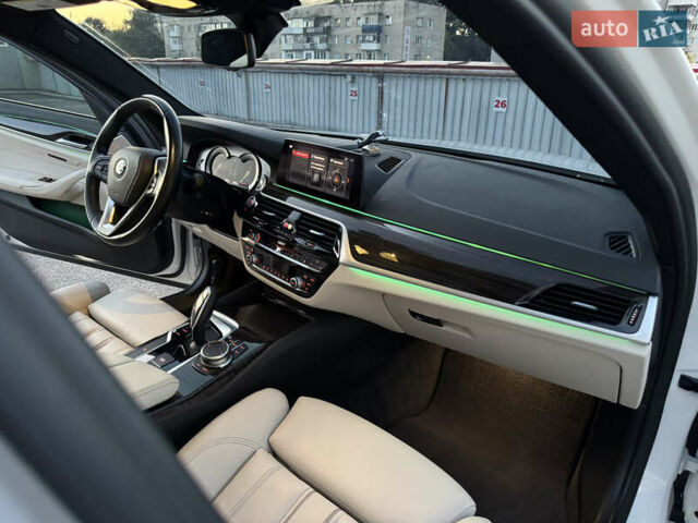 Білий БМВ 5 Серія, об'ємом двигуна 2 л та пробігом 70 тис. км за 29888 $, фото 40 на Automoto.ua
