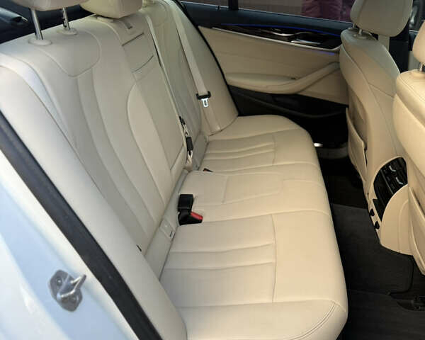 Белый БМВ 5 Серия, объемом двигателя 2 л и пробегом 215 тыс. км за 22950 $, фото 40 на Automoto.ua