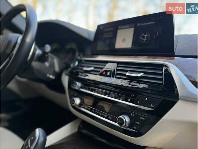 Белый БМВ 5 Серия, объемом двигателя 3 л и пробегом 55 тыс. км за 43500 $, фото 5 на Automoto.ua