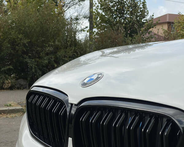 Белый БМВ 5 Серия, объемом двигателя 2 л и пробегом 89 тыс. км за 29500 $, фото 5 на Automoto.ua