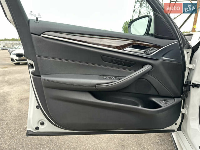 Белый БМВ 5 Серия, объемом двигателя 3 л и пробегом 99 тыс. км за 33500 $, фото 14 на Automoto.ua