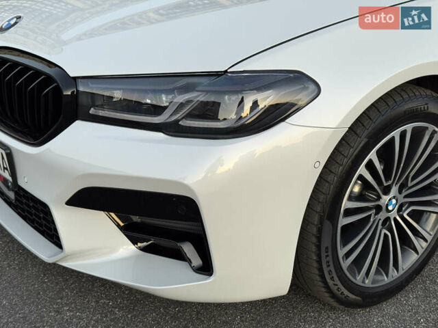 Білий БМВ 5 Серія, об'ємом двигуна 2 л та пробігом 70 тис. км за 29888 $, фото 5 на Automoto.ua