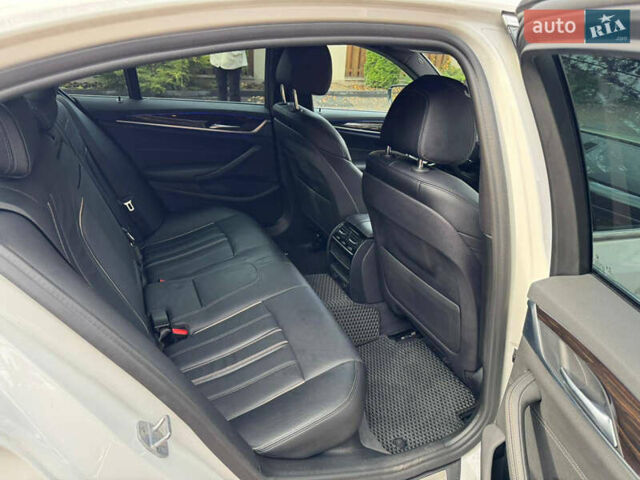 БМВ 5 Серия 2018 в Буче на Automoto.ua Белый БМВ 5 Серия, объемом двигателя 2.99 л и пробегом 108 тыс. км за 45000 $, фото 9 на Automoto.ua