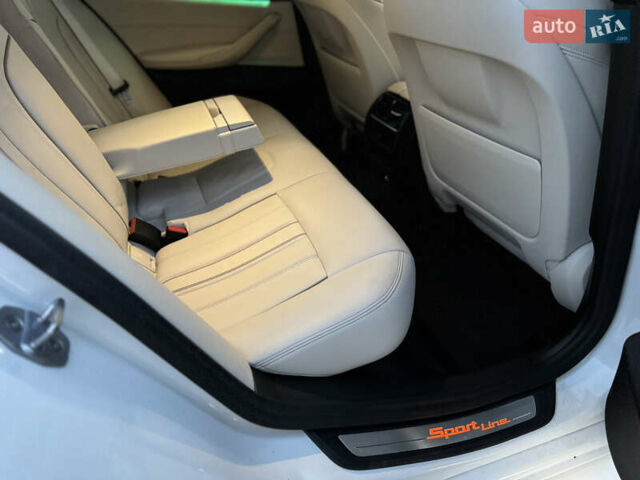 Белый БМВ 5 Серия, объемом двигателя 2 л и пробегом 70 тыс. км за 28888 $, фото 102 на Automoto.ua