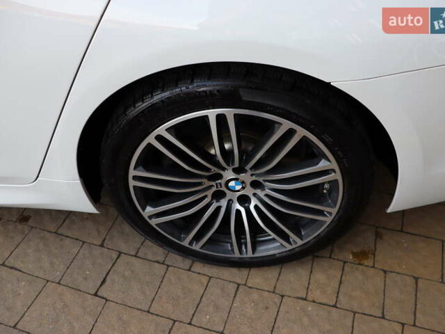 Белый БМВ 5 Серия, объемом двигателя 3 л и пробегом 106 тыс. км за 34900 $, фото 9 на Automoto.ua