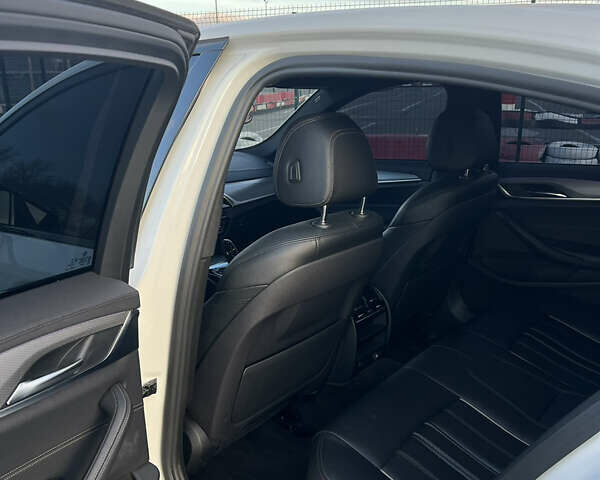 Белый БМВ 5 Серия, объемом двигателя 2 л и пробегом 142 тыс. км за 24900 $, фото 11 на Automoto.ua