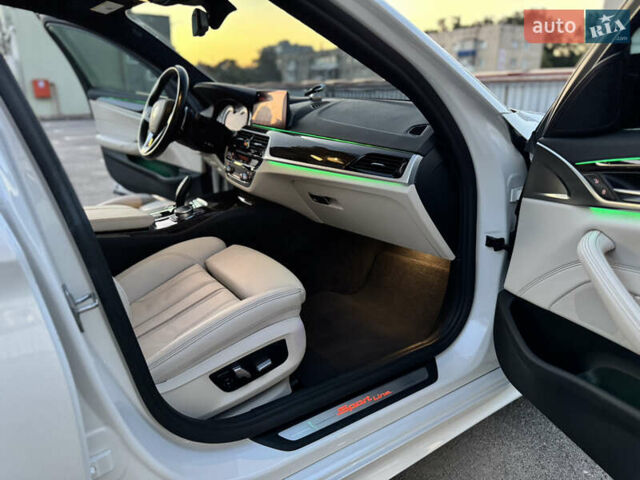 Белый БМВ 5 Серия, объемом двигателя 2 л и пробегом 70 тыс. км за 28888 $, фото 99 на Automoto.ua