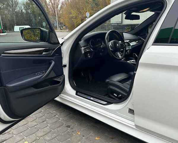 Белый БМВ 5 Серия, объемом двигателя 2 л и пробегом 85 тыс. км за 24500 $, фото 8 на Automoto.ua