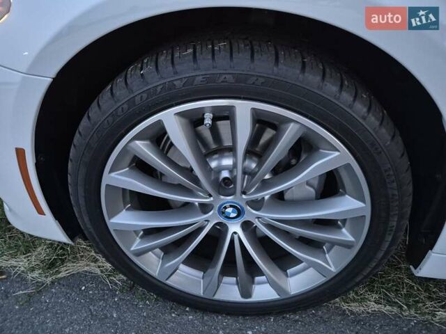 Белый БМВ 5 Серия, объемом двигателя 2 л и пробегом 103 тыс. км за 33000 $, фото 4 на Automoto.ua