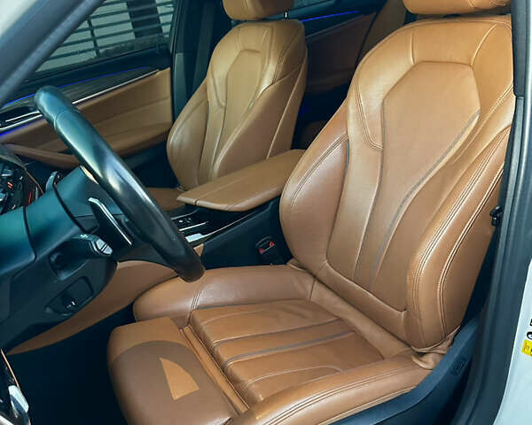 Белый БМВ 5 Серия, объемом двигателя 3 л и пробегом 204 тыс. км за 27500 $, фото 20 на Automoto.ua