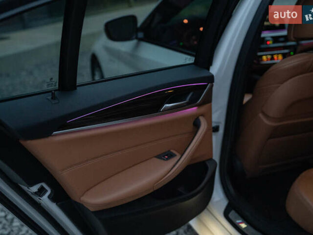 Белый БМВ 5 Серия, объемом двигателя 2 л и пробегом 105 тыс. км за 31900 $, фото 43 на Automoto.ua