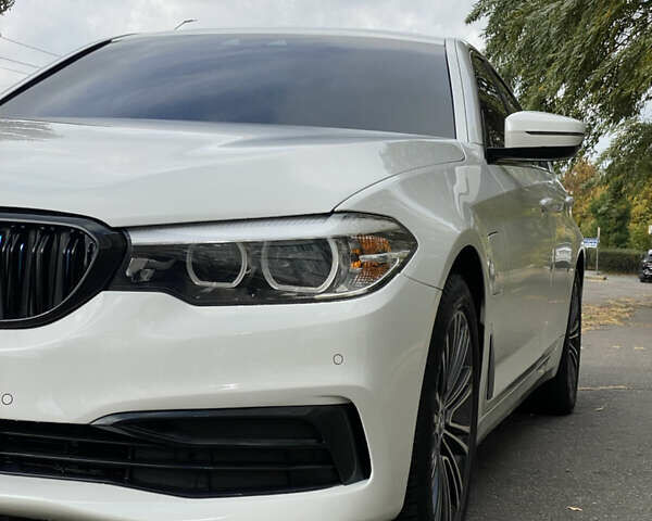 Белый БМВ 5 Серия, объемом двигателя 2 л и пробегом 89 тыс. км за 29500 $, фото 2 на Automoto.ua