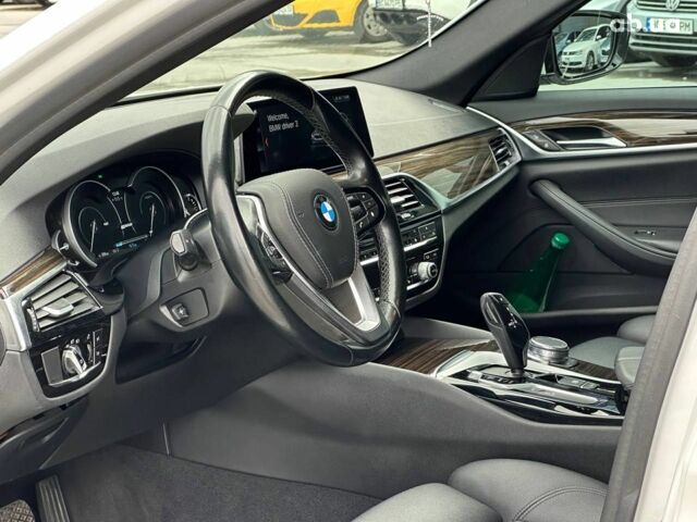 Белый БМВ 5 Серия, объемом двигателя 2 л и пробегом 117 тыс. км за 26690 $, фото 22 на Automoto.ua