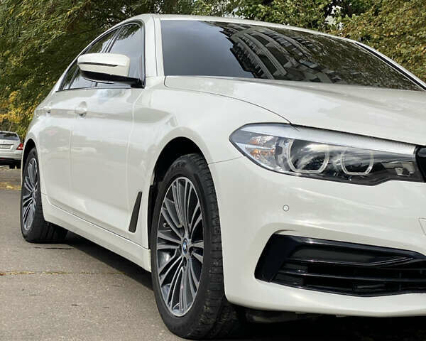 Белый БМВ 5 Серия, объемом двигателя 2 л и пробегом 89 тыс. км за 29500 $, фото 1 на Automoto.ua