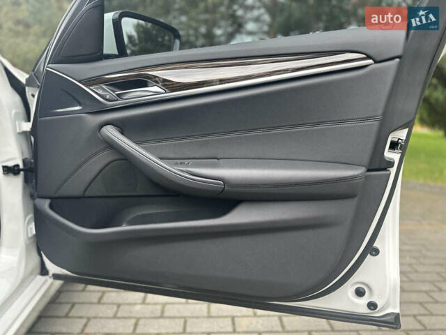 Белый БМВ 5 Серия, объемом двигателя 2 л и пробегом 65 тыс. км за 32500 $, фото 14 на Automoto.ua