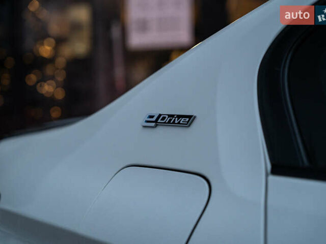 Белый БМВ 5 Серия, объемом двигателя 2 л и пробегом 105 тыс. км за 31900 $, фото 7 на Automoto.ua