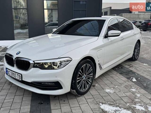 Белый БМВ 5 Серия, объемом двигателя 2 л и пробегом 144 тыс. км за 28200 $, фото 1 на Automoto.ua