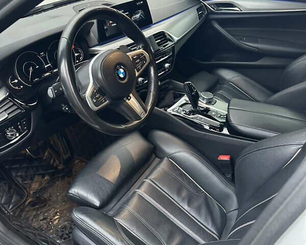 Білий БМВ 5 Серія, об'ємом двигуна 2 л та пробігом 148 тис. км за 25000 $, фото 14 на Automoto.ua