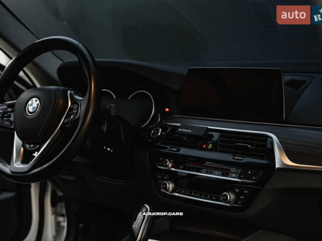 Белый БМВ 5 Серия, объемом двигателя 2 л и пробегом 175 тыс. км за 30000 $, фото 17 на Automoto.ua