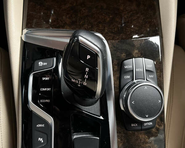 Белый БМВ 5 Серия, объемом двигателя 2 л и пробегом 87 тыс. км за 35900 $, фото 23 на Automoto.ua