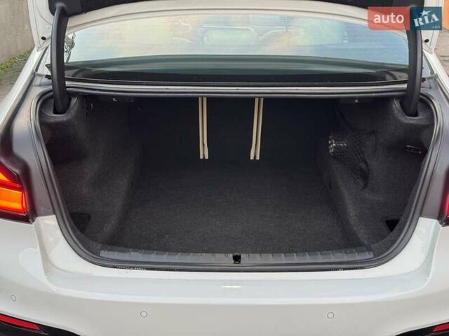 Белый БМВ 5 Серия, объемом двигателя 3 л и пробегом 157 тыс. км за 35499 $, фото 19 на Automoto.ua