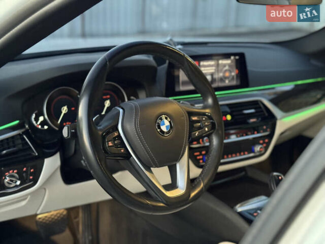 Белый БМВ 5 Серия, объемом двигателя 2 л и пробегом 70 тыс. км за 28888 $, фото 63 на Automoto.ua