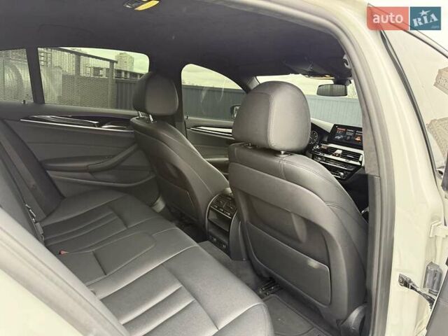 Белый БМВ 5 Серия, объемом двигателя 2 л и пробегом 229 тыс. км за 30000 $, фото 66 на Automoto.ua