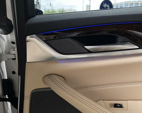 Белый БМВ 5 Серия, объемом двигателя 2 л и пробегом 87 тыс. км за 35900 $, фото 16 на Automoto.ua