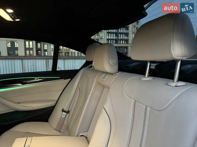 Білий БМВ 5 Серія, об'ємом двигуна 2 л та пробігом 70 тис. км за 29888 $, фото 49 на Automoto.ua
