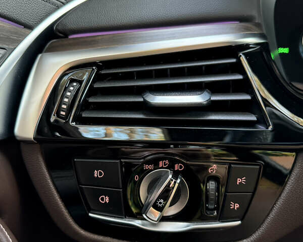 Белый БМВ 5 Серия, объемом двигателя 2 л и пробегом 159 тыс. км за 35000 $, фото 10 на Automoto.ua