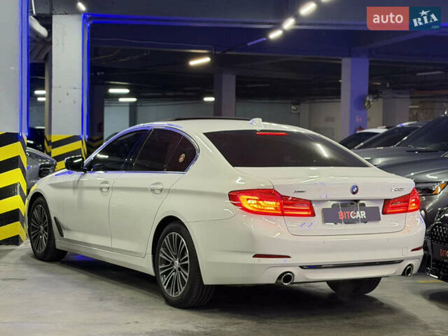 Белый БМВ 5 Серия, объемом двигателя 2 л и пробегом 93 тыс. км за 27700 $, фото 11 на Automoto.ua
